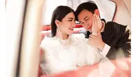 5 Pemotretan Caesar Hito dan Felicya Rayakan Hari Valentine, Mesra di Mobil (sumber: Instagram.com/felicyangelista_)