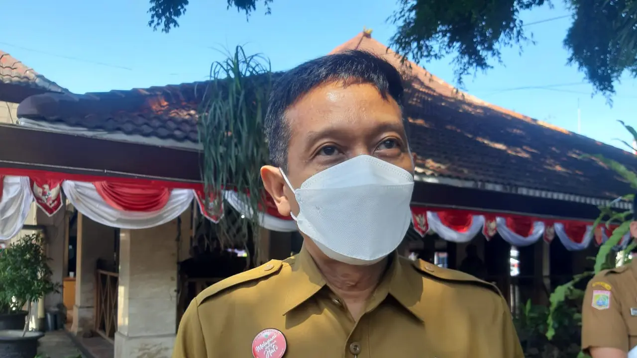 Sekretaris Daerah (Sekda) Kabupaten Malang Wahyu Hidayat bicara soal Pemerintah Kabupaten atau Pemkab Malang yang berhasil melampaui target penilaian Monitoring Centre for Prevention (MCP) yang ditargetkan KPK.