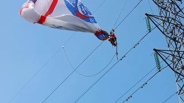 Aksi Berani Petugas PLN Saat Pulihkan Listrik Wonosobo