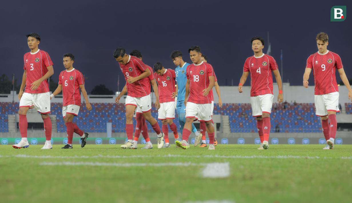 Para pemain Timnas Indonesia U-22 saat melawan Myanmar pada pertandingan SEA Games 2025 di 700th Anniversary Stadium, Chiang Mai, Jumat (12/12/2025). (Bola.com/Bagaskara Lazuardi)