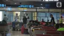 Keluarga penumpang dan kru menunggu informasi di Posko Crisis Center Sriwijaya Air SJ  182, Terminal 2D Bandara Soekarno-Hatta, Tangerang, Banten, Sabtu (9/1/2021). Sriwijaya Air SJ 182 rute Jakarta-Pontianak hilang kontak empat menit usai lepas landas dari Bandara Soetta. (merdeka.com/Imam Buhori)