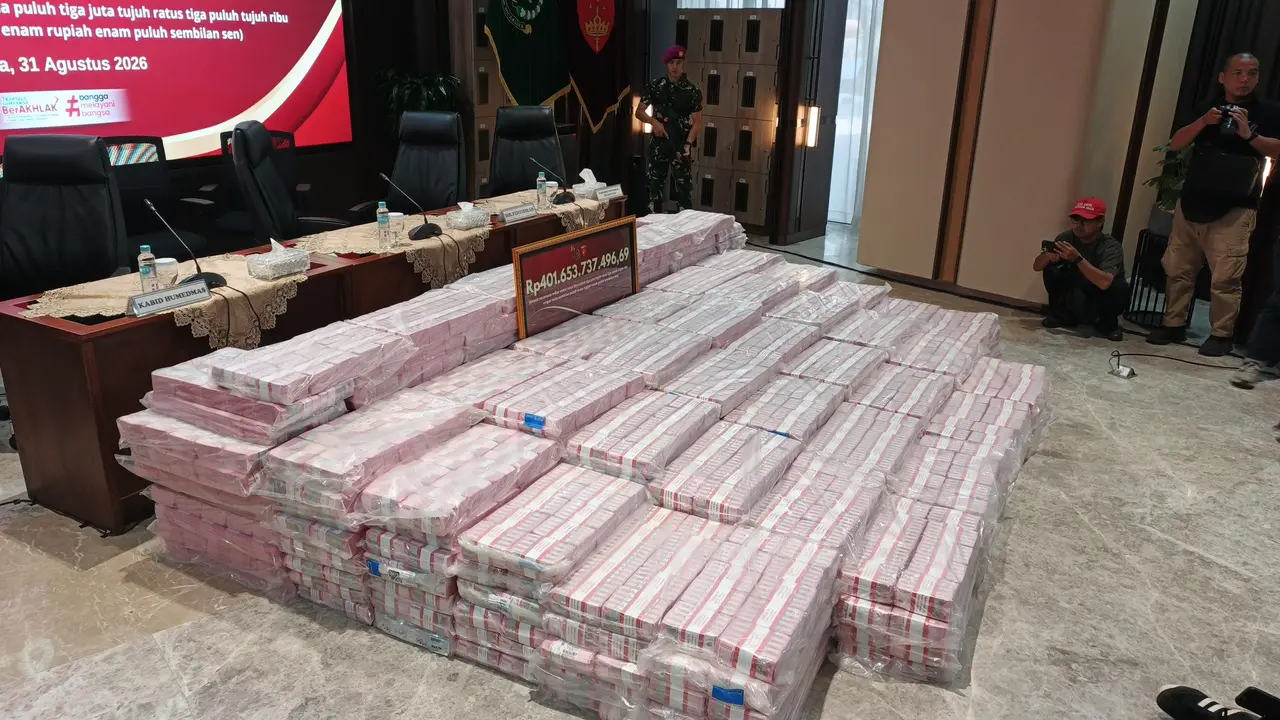 Penampakan barang bukti kasus tindak pidana korupsi dalam tata kelola pertambangan dan ekspor nikel ilegal periode 2017–2020. (Liputan6.com/Dimas)