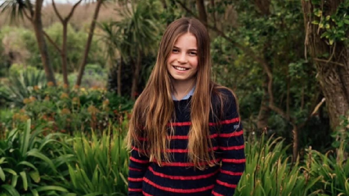 Potret Ultah ke-11 Putri Charlotte, Ekspresif dengan Cat Kuku Warna Biru