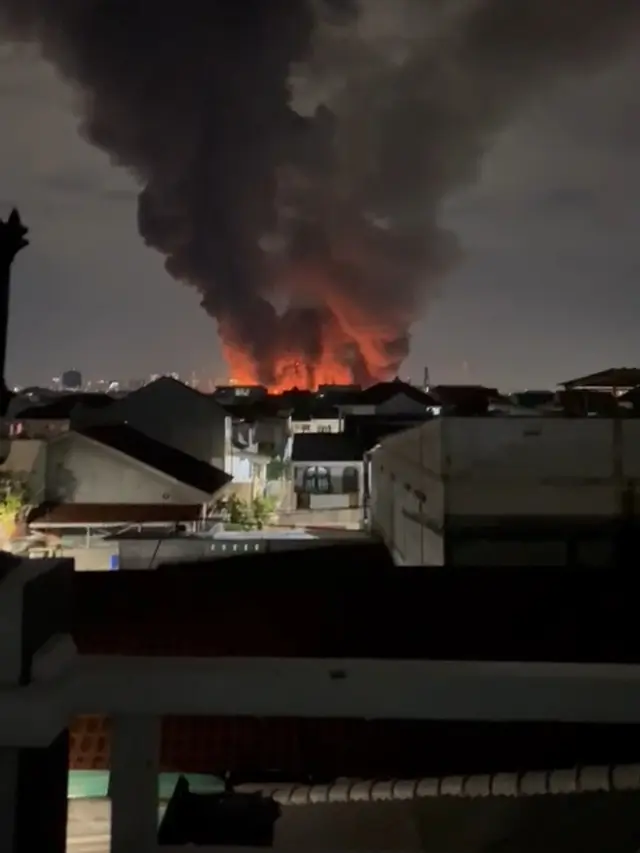 Kebakaran terjadi di Depo Pertamina Plumpang, Jakarta, Jumat (3/3/2023) 