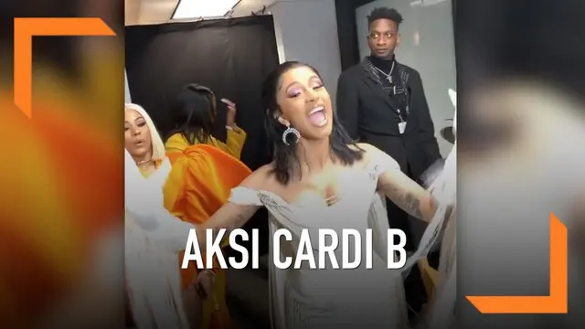 Cardi B tampil sensual di panggung Grammy Awards 2019. Usai tampil, ia mendapatkan pila Grammy kategori Best Rap Album lewat album Invason of Privacy miliknya.