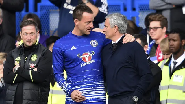 Foto: 5 Bek yang Mampu Mengeksekusi Taktik Jose Mourinho