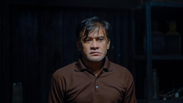 Donny Damara sebagai Langit Mendung dalam film Kembang Api. (Foto: Dok. Falcon Pictures)