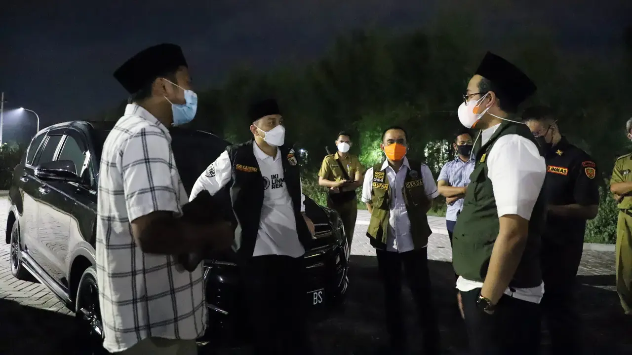 Eri Cahyadi pertemukan korlap pendemo penyekatan Suramadu dengan Bupati Bangkalan. (Dian Kurniawan/liputan6.com)