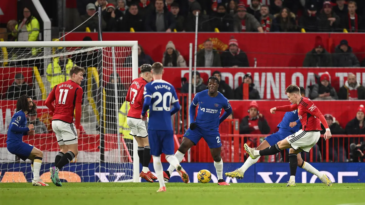 Foto: Aksi Scott McTominay Cetak Brace saat MU Tampil Solid Mengalahkan Chelsea