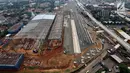 Pemandangan proyek pembangunan di depo Mass Rapid Transit (MRT) di Lebak Bulus, Jakarta, Selasa (14/11). Dari lahan seluas 8 hektare ini selain depo juga akan dibangun stasiun, pusat kontrol, dan area bengkel. (Liputan6.com/JohanTallo)