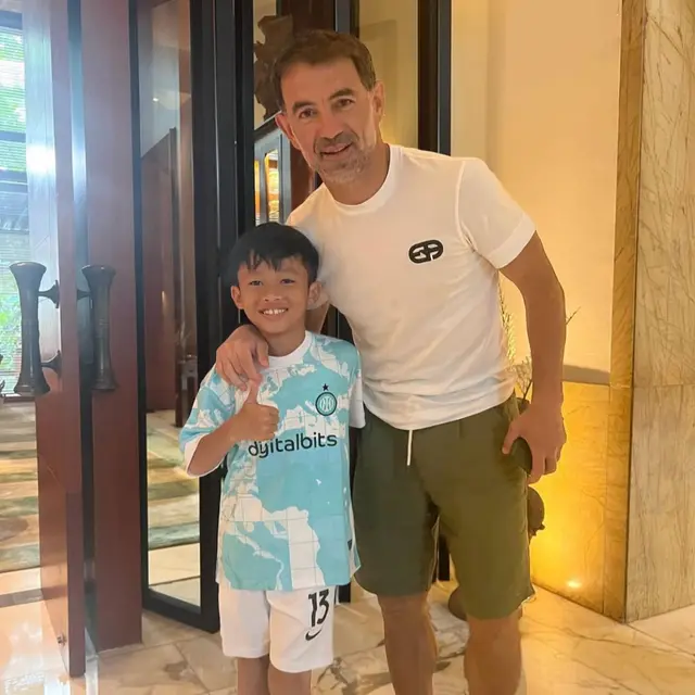 Miro Materazzi berfoto dengan Karagounis (credit: https://www.instagram.com/miromaterazzi/)