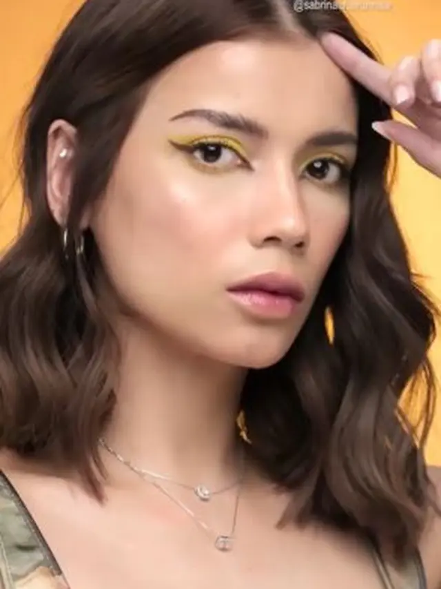 Tampil Beda, Ini 6 Potret Sabrina Chairunnisa dengan Rambut Sebahu