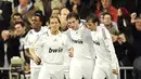 Real Madrid’s Gonzalo Higuain celebrates with teammates after scoring a goal against Valencia during a Spanish league match at Santiago Bernabeu Stadium, on December 20, 2008 in Madrid. AFP PHOTO/Pedro ARMESTRE. 
