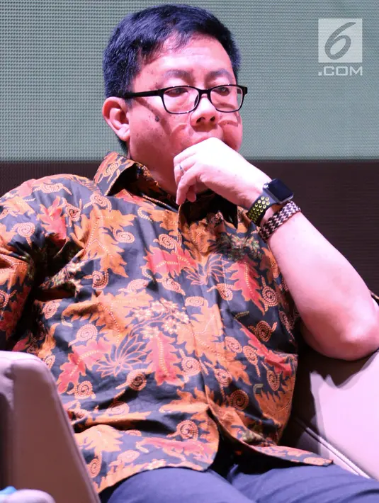 Ketua Dewan Pers Yosep Adi Prasetyo menjadi pembicara dalam Konferensi Rakernas AMSI (Asosiasi Media Siber Indonesia) 2019 di Jakarta, Jumat (1/3). Konferensi Rakernas AMSI itu membahas tema 'Regulasi  dan Transformasi Media'. (Liputan6com/Johan Tallo)
