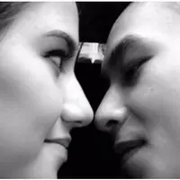 Pernikahan Fandy Christian dan Dahlia Poland banyak melahirkan komentar negatif dari netizen. Selain pernikahan yang terkesan mendadak, masalah perbedaan agama mereka juga menjadi perdebatan netizen saat ini.