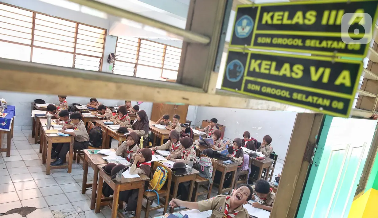 Sejumlah siswa mengikuti kegiatan belajar di Sekolah Dasar Negeri (SDN) Grogol Selatan 08 Pagi, Jakarta, Rabu (28/5/2025). (Liputan6.com/Angga Yuniar)