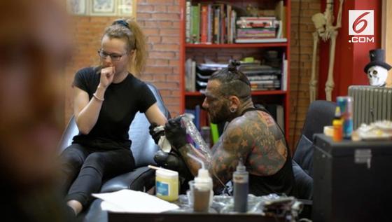 Tato Lebah Tanda Simpati Warga Manchester