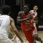 Pada kaurter kedua, Evos Thunder Bogor dan Indonesia Patriots masih saling berkejar poin. Hingga akhirnya, Dame Diagne dan kolega berhasil unggul tipis dengan skor 29-27. (Bola.com/M. Iqbal Ichsan)