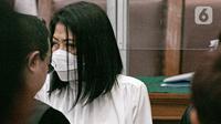 Terdakwa Putri Candrawathi usai menjalani sidang vonis di Pengadilan Negeri Jakarta Selatan, Senin (13/2/2023). Putri Candrawathi divonis 20 tahun penjara dalam kasus pembunuhan berencana Brigadir Nofriansyah Yosua Hutabarat atau Brigadir J. (Liputan6.com/Faizal Fanani)