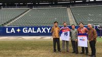 Uni Papua FC dan IDGEN USA menjalin kerja sama dengan LA Galaxy pada Rabu (20/12/2017). (dok. istimewa)