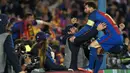 Bintang Barcelona, Lionel Messi, merayakan gol yang dicetaknya ke gawang PSG pada babak 16 besar Liga Champions di Stadion Camp Nou, Barcelona, Rabu (8/3/2017). (AFP/Lluis Gene)