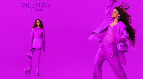 Potret Fearless Zendaya dalam Busana Monokrom Full Pink dari Valentino