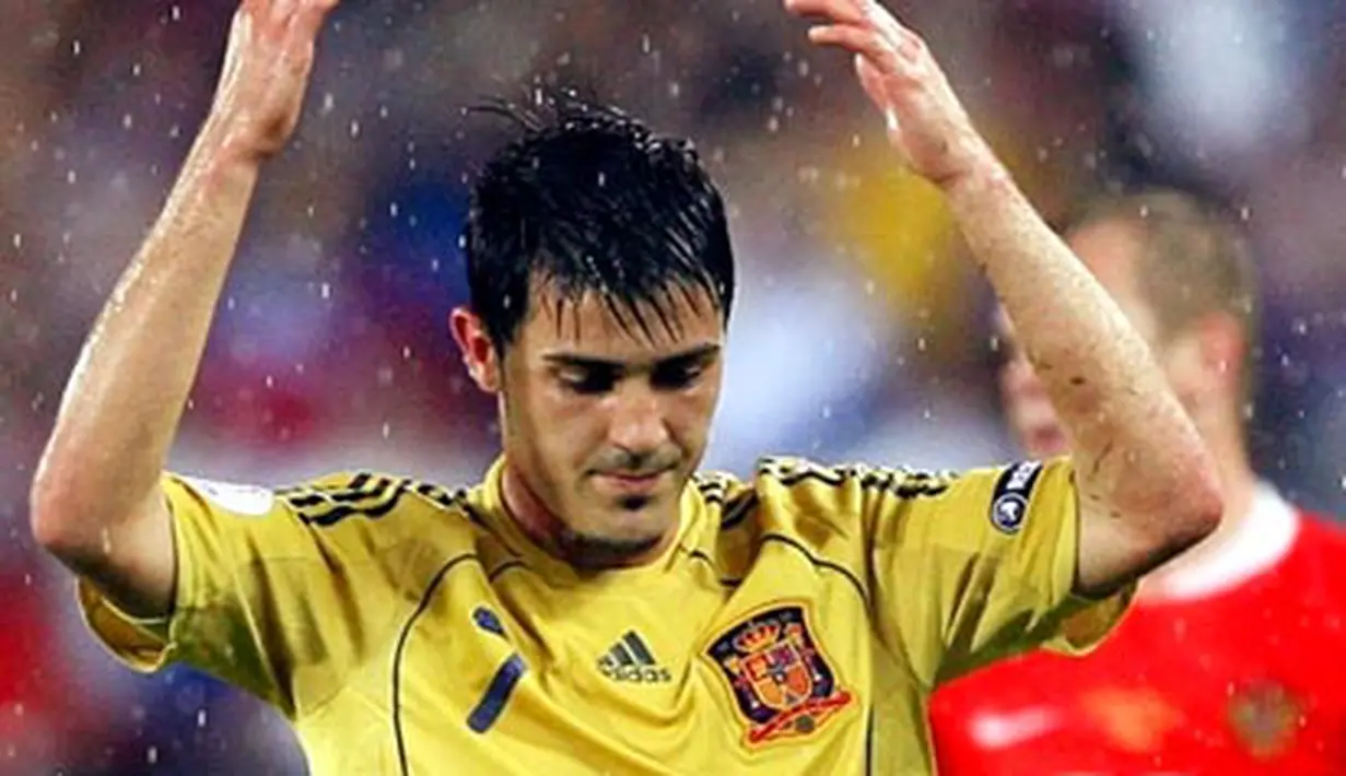 Spanish forward David Villa gestures during the Euro 2008 championships semi-final football match Russia vs. Spain on June 26, 2008 at Ernst-Happel stadium in Vienna, Austria. AFP PHOTO / YURI KADOBNOV