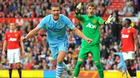 Manchester United menelan kekalahan telak 1-6 dari Manchester City dalam pertandingan yang berlangsung di Old Trafford, 23 Oktober 2011. (AFP/Andrew Yates)