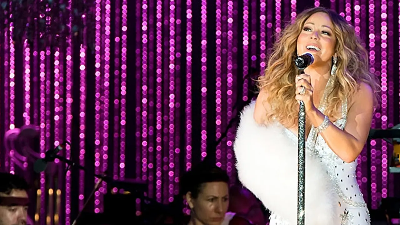 maria-carey-131220b.jpg