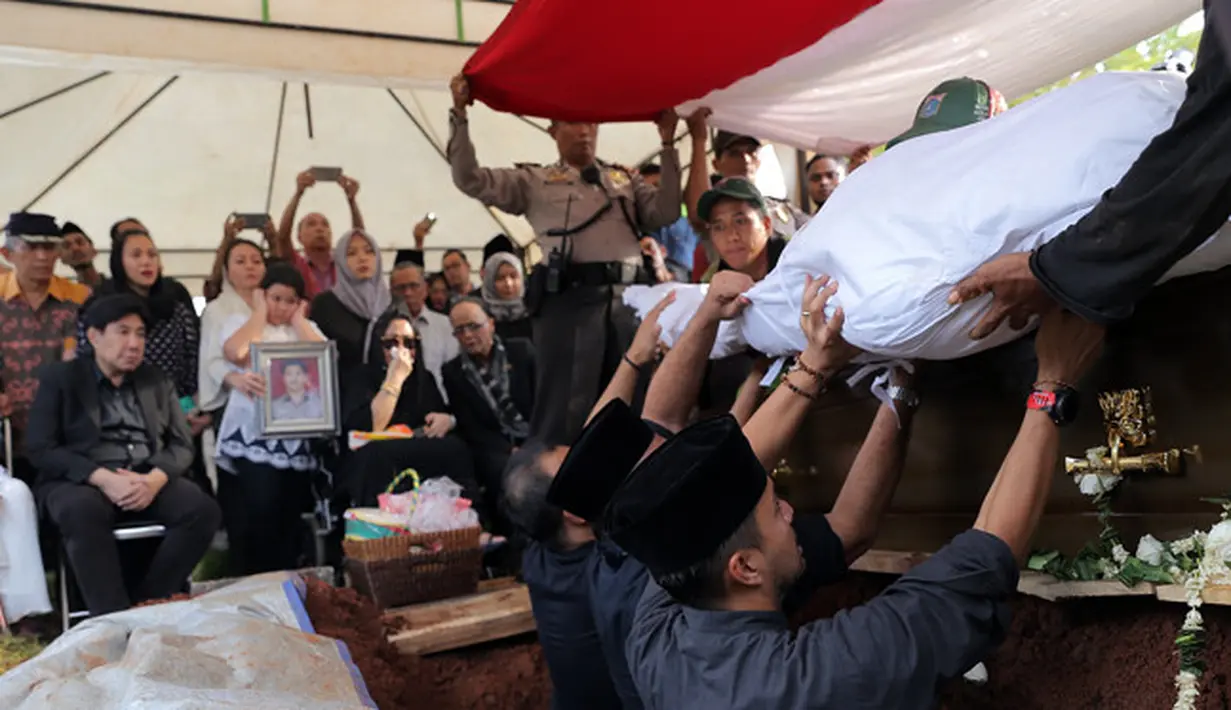 Pemakaman Ayah Anjasmara