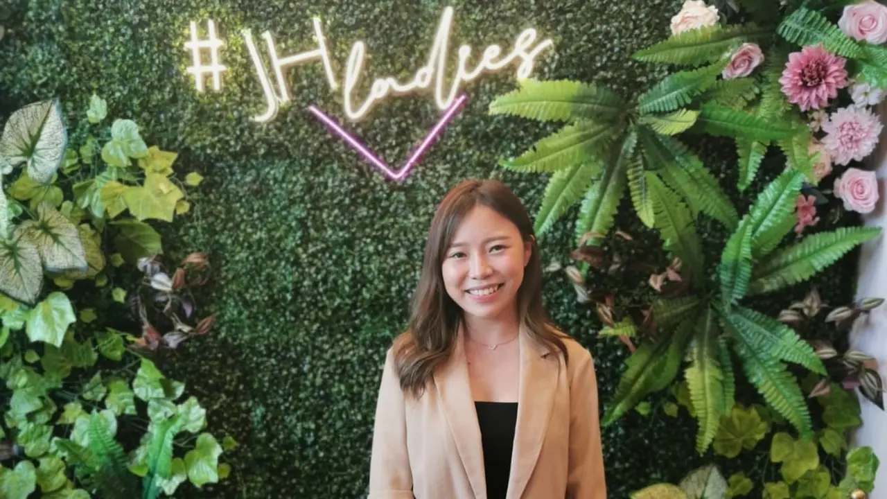 CEO Jims Honey, Devi Pratiwi  saat pembukaan offline store Jims Honey di Bekasi, baru-baru ini.