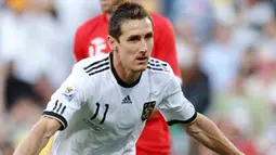 Selebrasi gol striker Jerman Miroslav Klose ke gawang Inggris di babak 16 besar PD 2010 yang berlangsung di Free State Stadium, Bloemfontein, 27 Juni 2010. Jerman unggul 4-1. AFP PHOTO / PAUL ELLIS