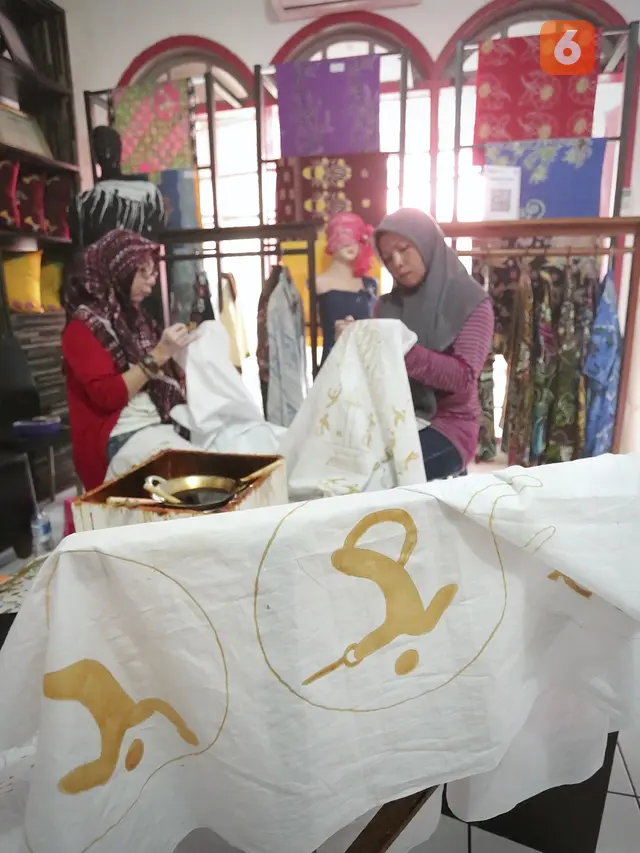 [Fimela] Belajar melestarikan batik dari penyandang disabilitas di Kampoeng Batik Palbatu