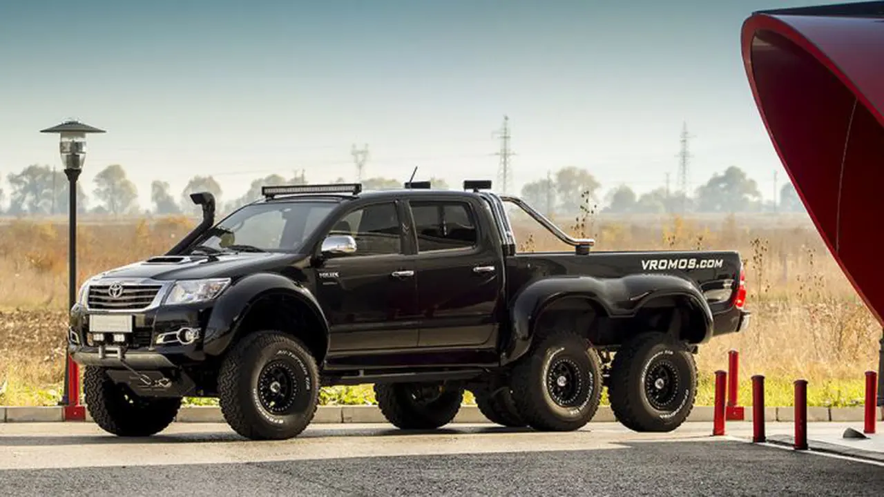 Modifikasi Toyota Hilux Penantang Mercedes Benz 6X6