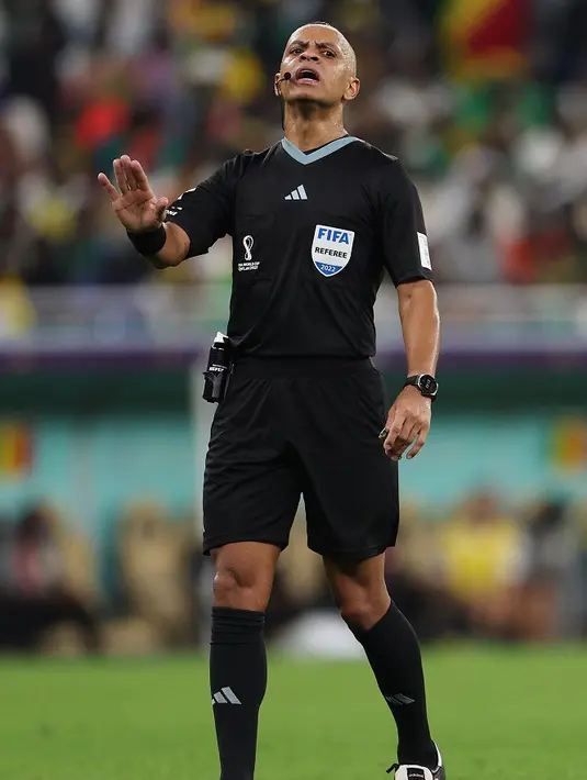 Jam tangan ini didukung oleh sistem operasi Google versi terbaru, Wear OS3 dan dilengkapi aplikasi khusus seperti accelerometer, giroskop, mikrofon speaker, GPS, dan masih banyak lagi.