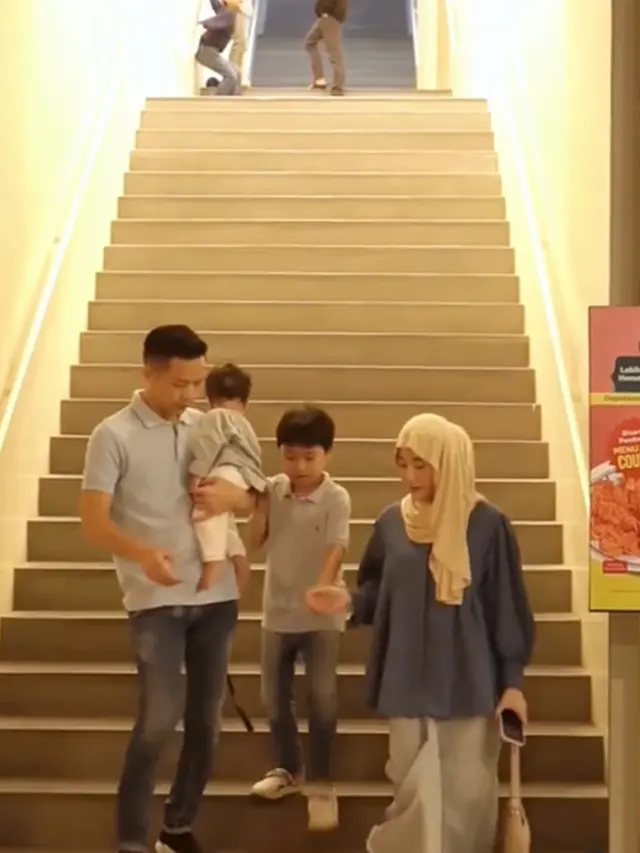 6 Potret Larissa Chou Buka Puasa Bareng Suami dan Anak, Momen Bahagia Keluarga