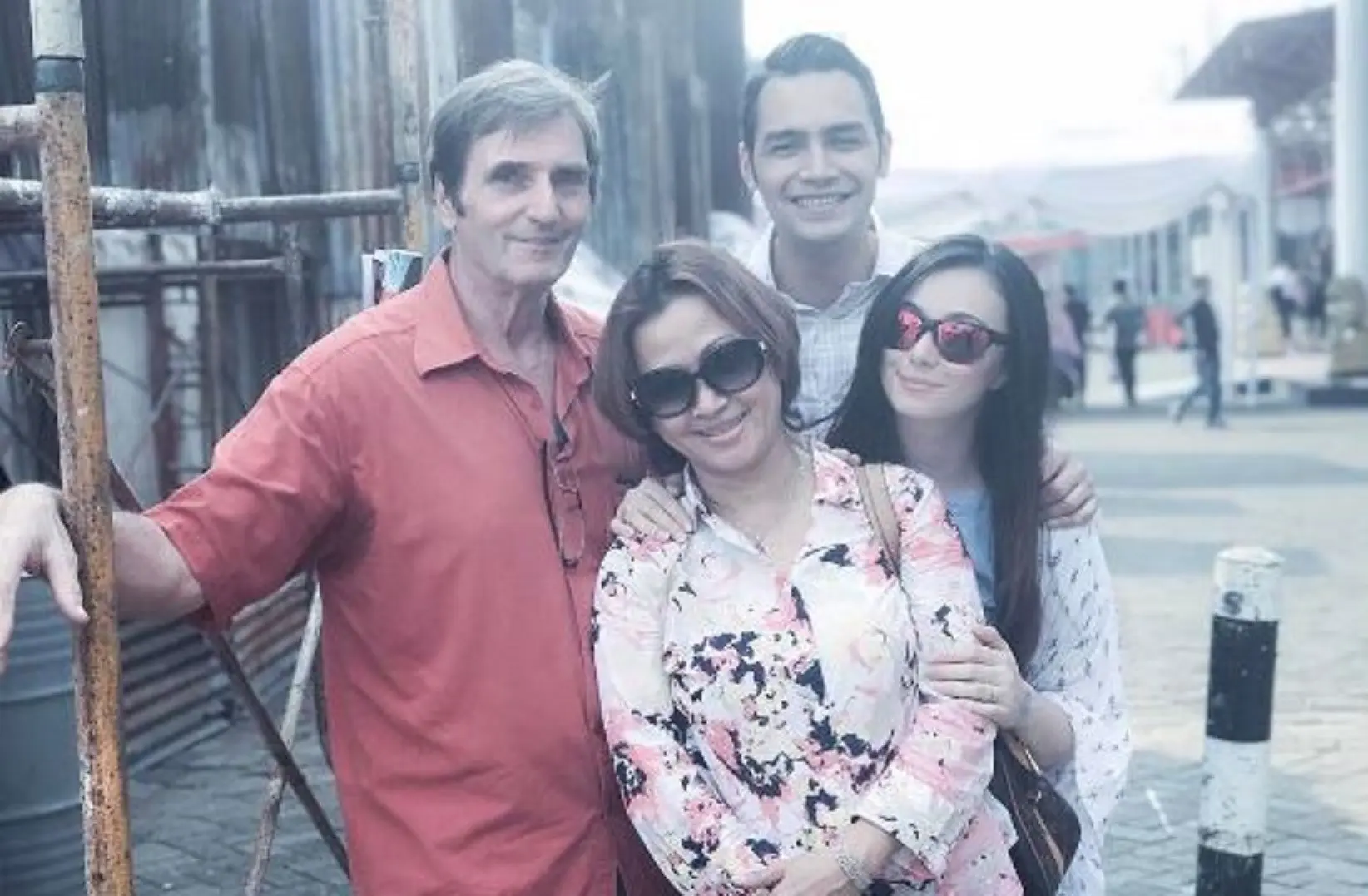 Asmirandah bersama keluarga. (Instagram/@asmirandah89)