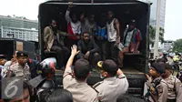 Polisi Amankan Senjata Tajam dari Demonstran Papua