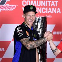 Quartararo yang merupakan juara dunia 2021, kini tertinggal 23 poin di belakang Pecco Bagnaia. Kans juara El Diablo sangat tipis, karena Bagnaia tinggal finis di posisi 14 besar demi mengunci gelar. (AFP/Javier Soriano)
