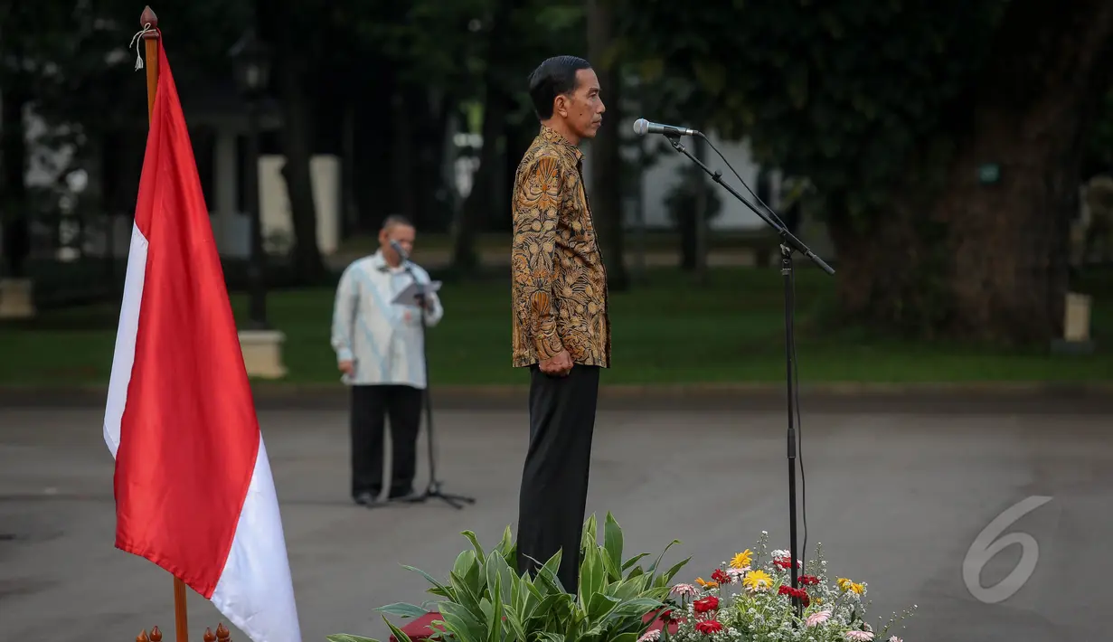 Presiden Jokowi memimpin acara pelepasan ratusan atlet Indonesia yang akan bertanding SEA Games XXVIII Singapura, Jakarta, Selasa (26/5/2015). Presiden berpesan agar para atlet berjuang sekuat tenaga mengharumkan nama bangsa. (Liputan6.com/Faizal Fanani)