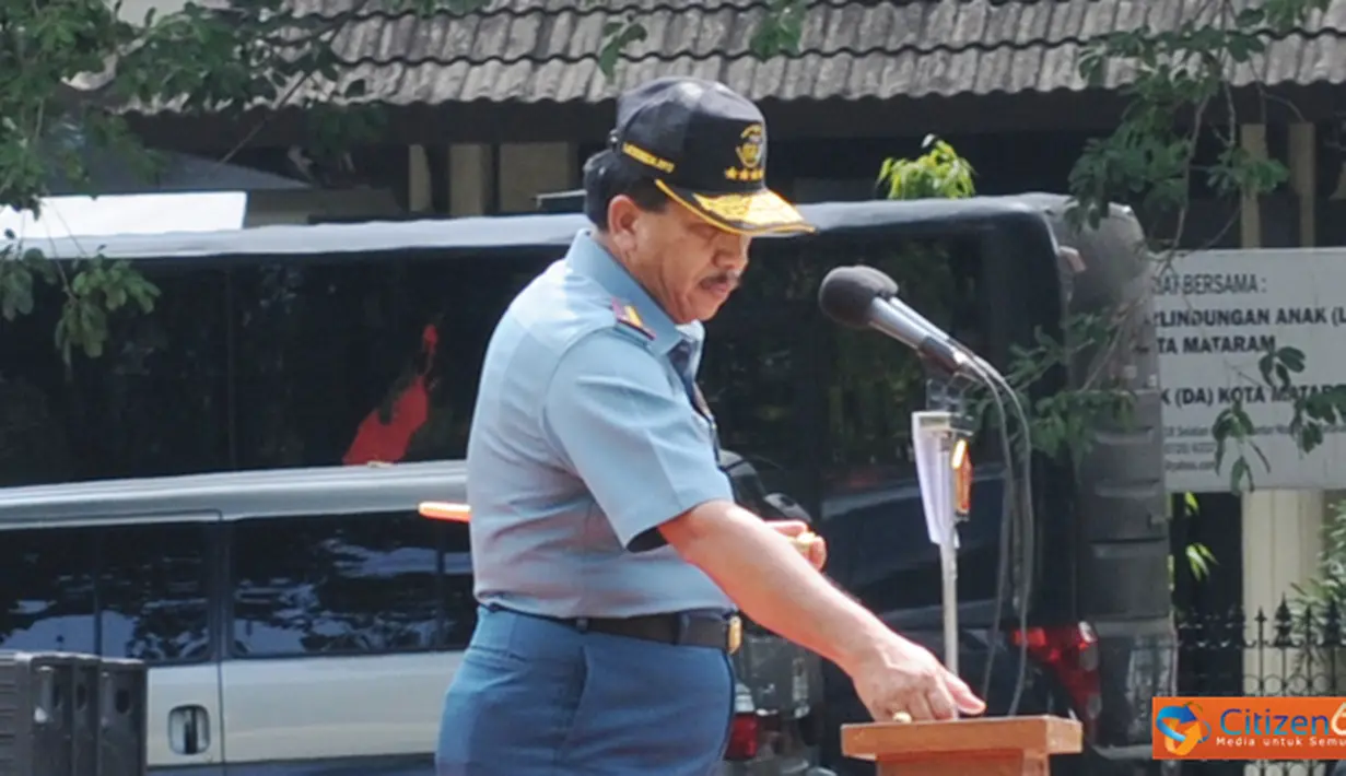 Citizen6, Nusa Tenggara Barat: Panglima TNI Laksamana TNI Agus Suhartono, membuka Latsitardanus XXXIII 2012, di lapangan Sangkareang Mataram, Nusa Tenggara Barat, Minggu (18/11/2012). (Pengirim: Badarudin Bakri).