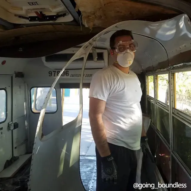 bus sekolah
