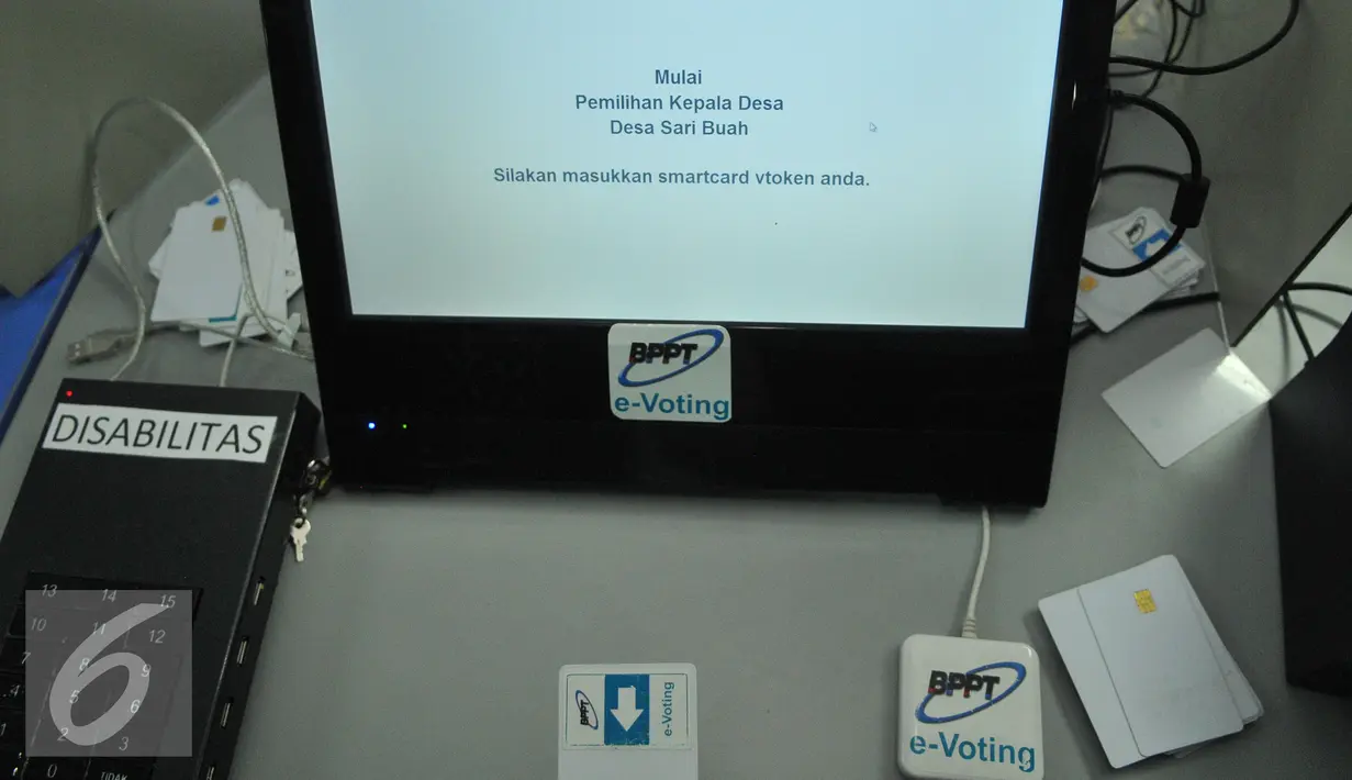 Terlihat Alat teknologi E-voting di gedung BPPT, Jakarta, Rabu (29/7/2015). Alat E-voting ini dapat secara cepat, tepat, akurat melihat hasil rekapitulasi perhitungan suara di setiap provinsi, kabupaten/kota di Indonesia. (Liputan6.com/Herman Zakharia)