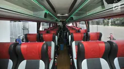 Bagian dalam bus baru Timnas Indonesia saat diluncurkan di Gelora Bung Karno (GBK), Jakarta, Minggu (22/7). Bus ini untuk kendaraan pengantar pemain Timnas Indonesia ke tempat latihan serta venue pertandingan Asian Games 2018. (Merdeka.com/Iqbal Nugroho)
