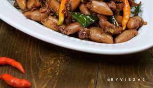 Sepiring resep cumi hitam bumbu iris (IG byviszaj)