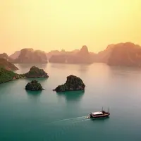 Ha Long Bay, Vietnam. (ahomevietnam.com)