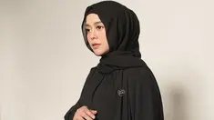 Sosok Lesti Kejora masih terus menjadi idola banyak orang hingga kini. Bahkan, setelah memutuskan berhijab sejak 2019 pun penggemarnya tak berkurang. Tak heran jika gaya berhijab Lesti pun disorot publik hingga tak sedikit yang meniru. (Liputan6.com/IG/@lestykejora)