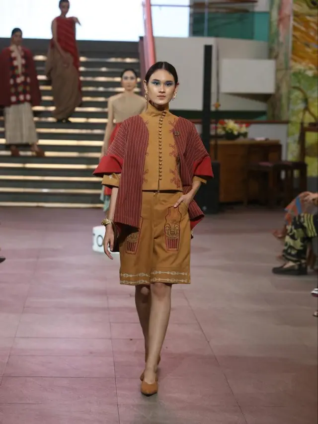 Kreasi Seni Pahat Batak dalam Koleksi Teranyar Tobatenun ‘Kayu dan Kosmos’