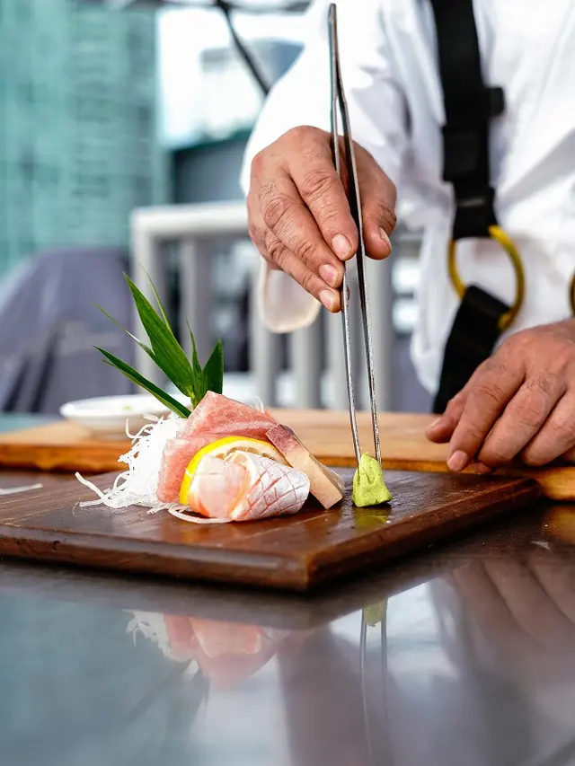 Sensasi Valentine Dinner yang Memacu Adrenalin di Ketinggian 50 Meter