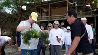 Menteri Koordinator Bidang Perekonomian Airlangga Hartarto. Minat masyarakat akan budi daya rumput laut semakin tinggi, mengingat perkembangan Industri rumput laut di dalam negeri tidak bisa lepas dari dukungan ketersediaan pasokan bahan baku yang berasal dari hasil produksi kegiatan budi daya rumput laut. (Dok. Kemenko Perekonomian)